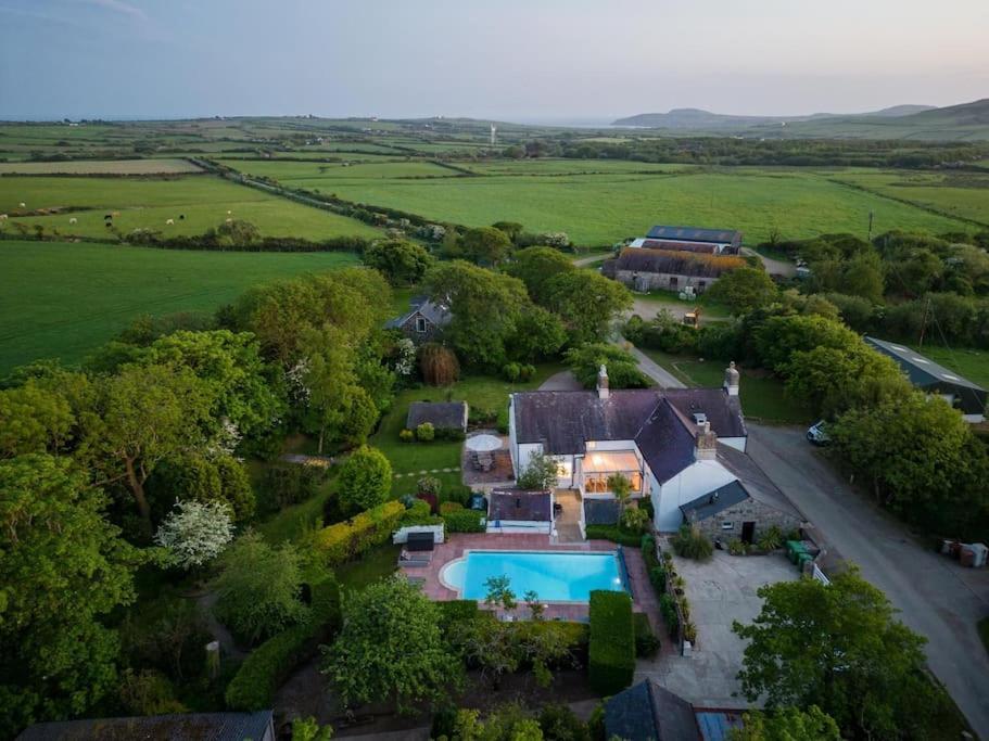 Willa Plas Newydd With Swimming Pool, Fire Pit, And Log Fires Rhiw Zewnętrze zdjęcie